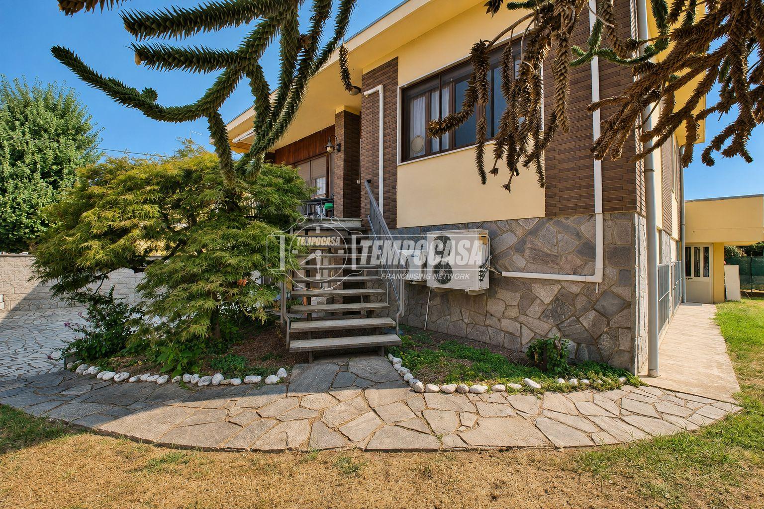 Casa indipendente, Cameri