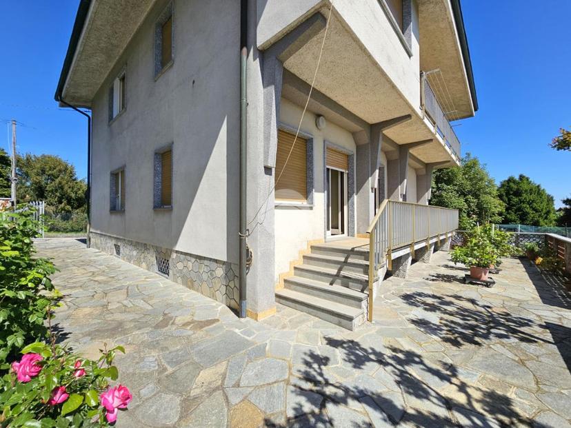 Villa in Via S. Pietro, Caluso — foto 3 di 5