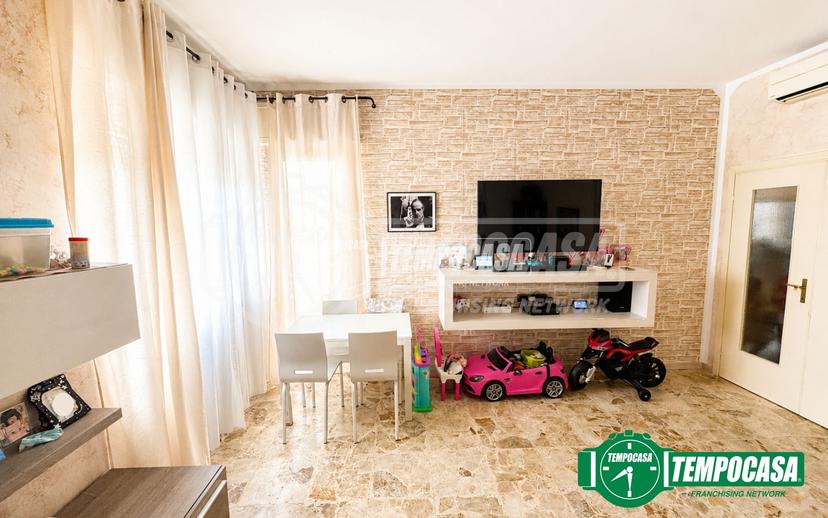 Trilocale in Via De Gasperi, Casorate Primo