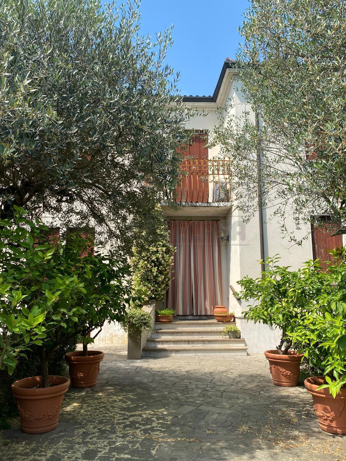 Villa a schiera in Via F. Crispi 15, Barbarano Mossano