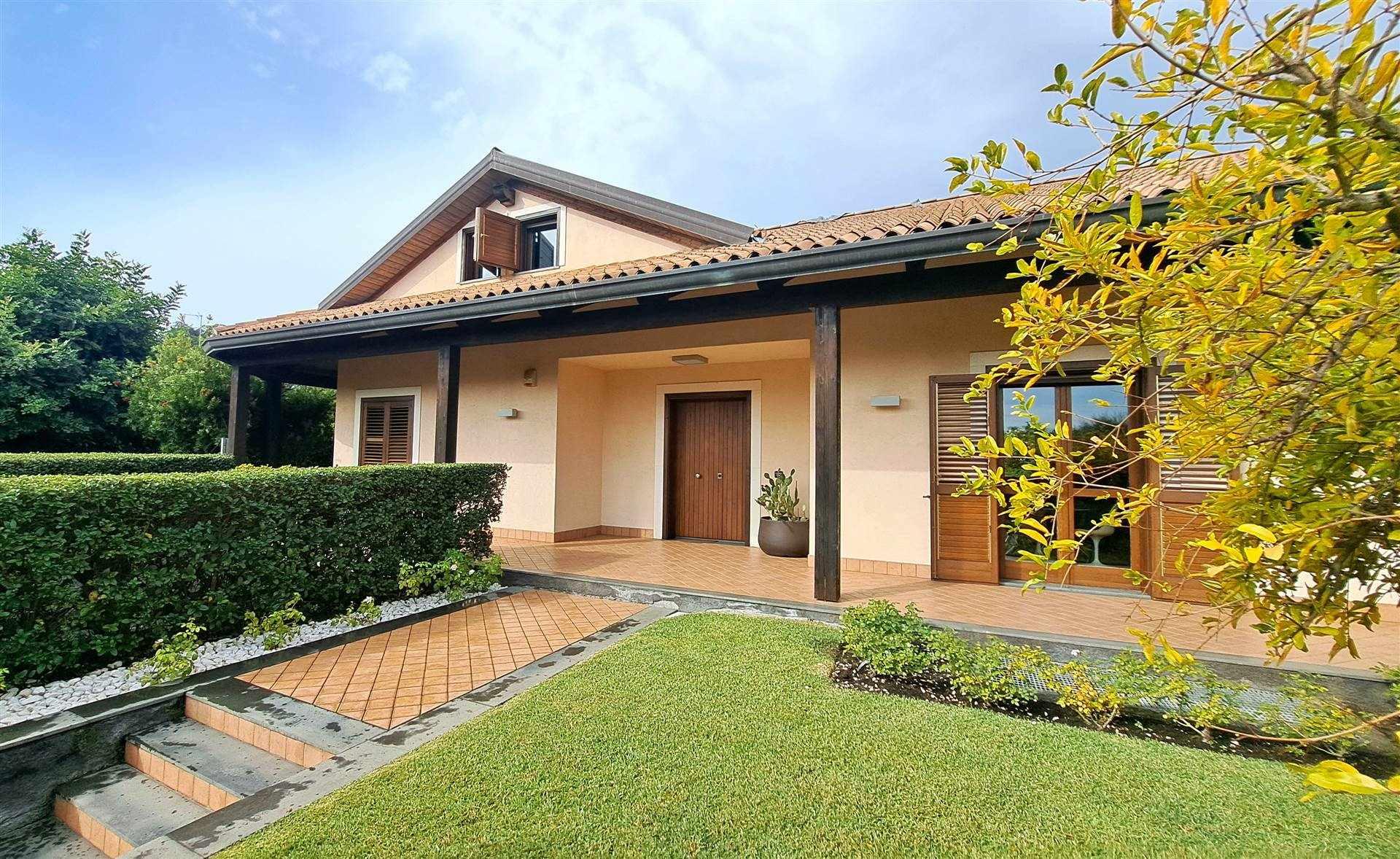 Villa, Viagrande