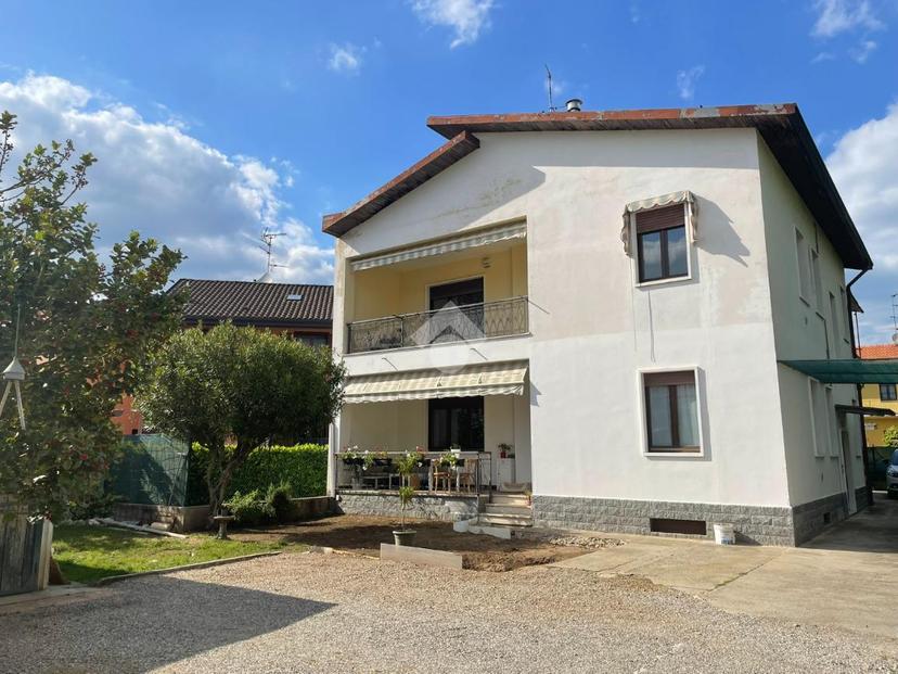 Trilocale in Via Cesare Battisti, Cardano al Campo — foto 2 di 5