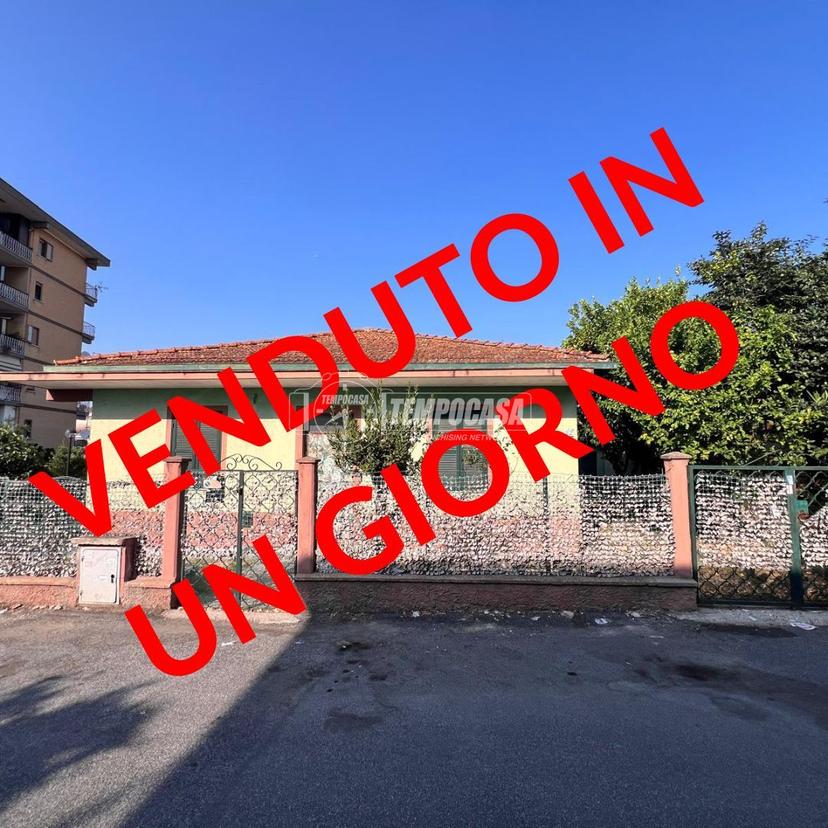 Casa indipendente in Via Asterio, Roma — foto 2 di 5