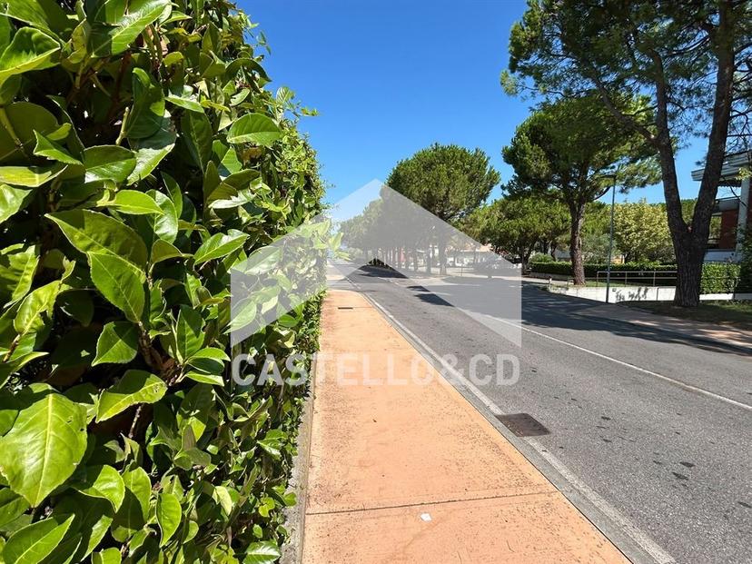 Bilocale in Via Papa Giovanni 23, Desenzano del Garda — foto 2 di 5