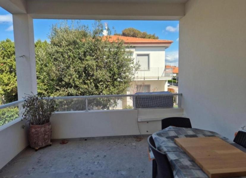 Trilocale, San Vincenzo