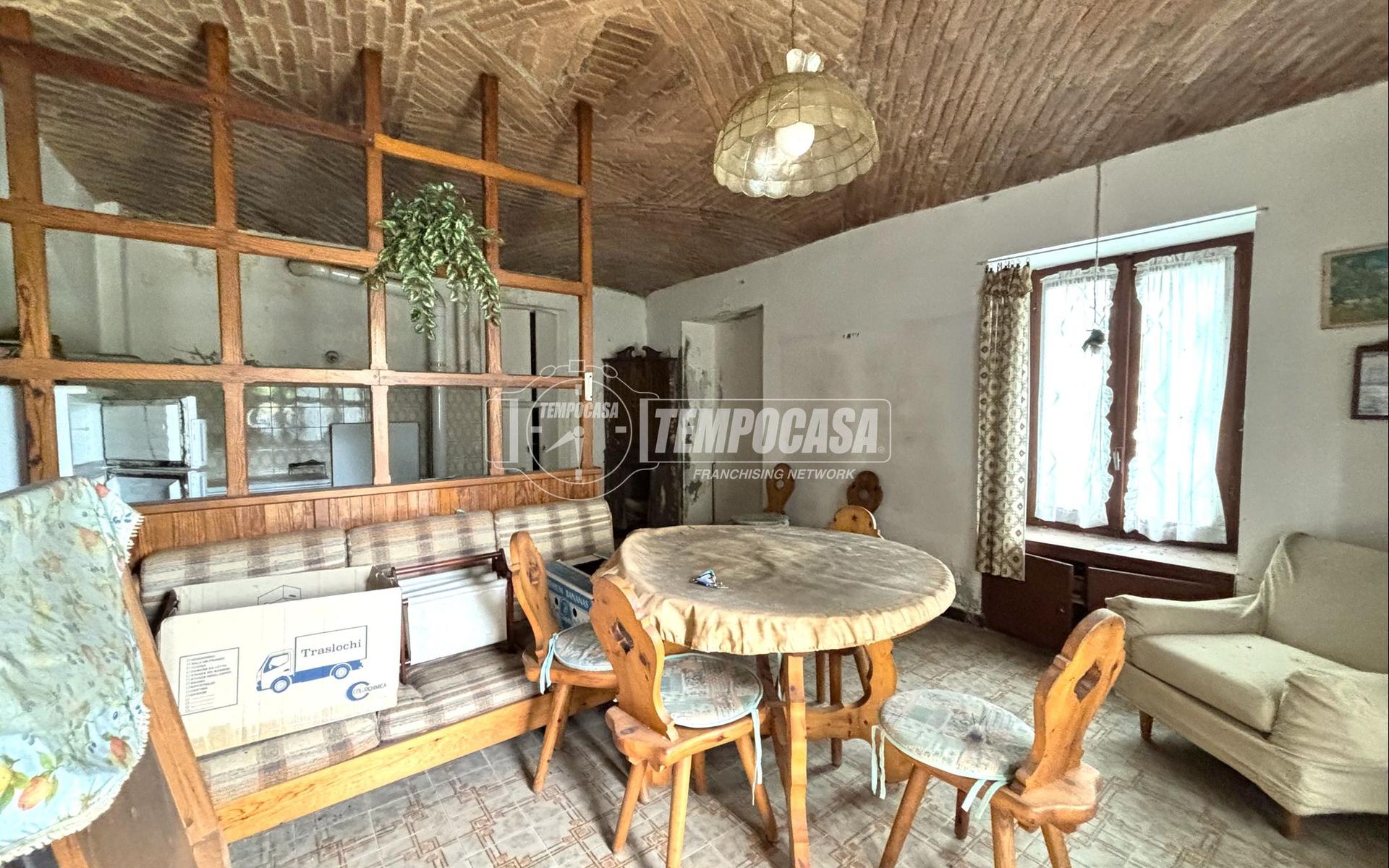 Casa indipendente in Via Roma, Magnano