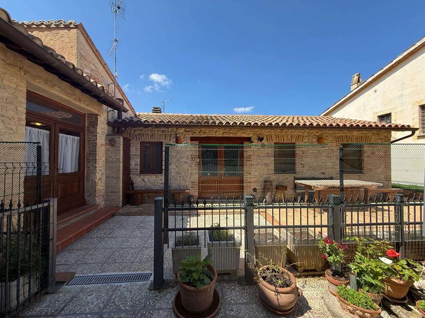 Porzione di casa in Piazza Municipale  43, Giano dell'Umbria — foto 4 di 5