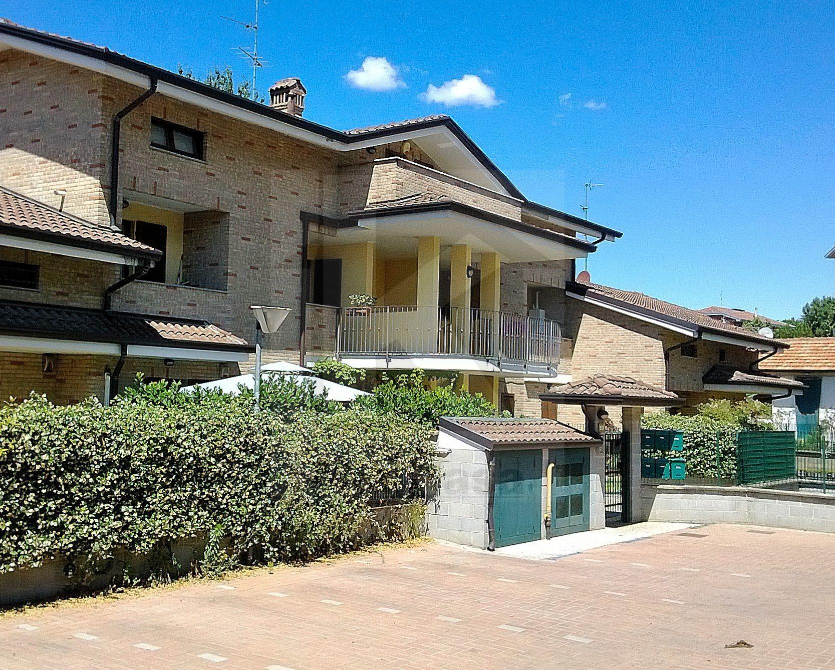 Quadrilocale in Viale 5 Giornate 618, Caronno Pertusella