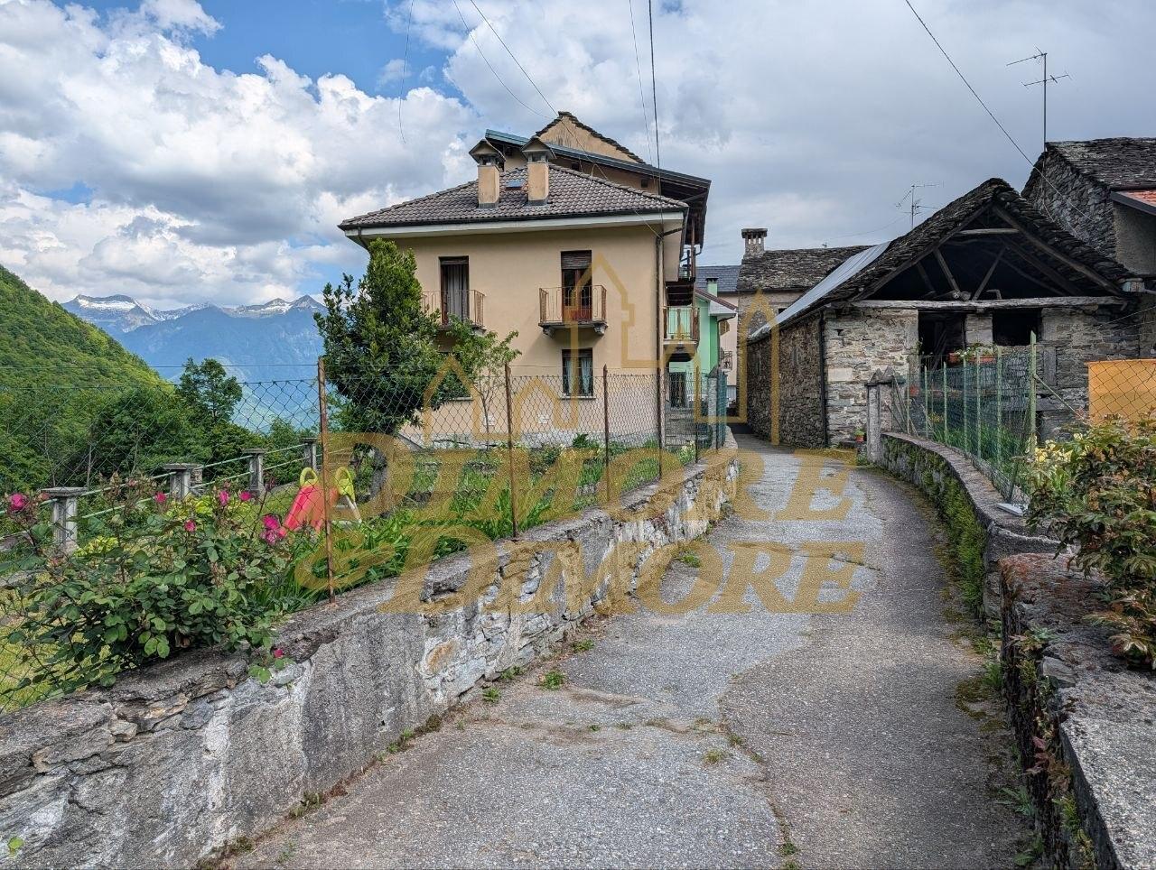 Casa indipendente in Frazione Croppo, Montescheno