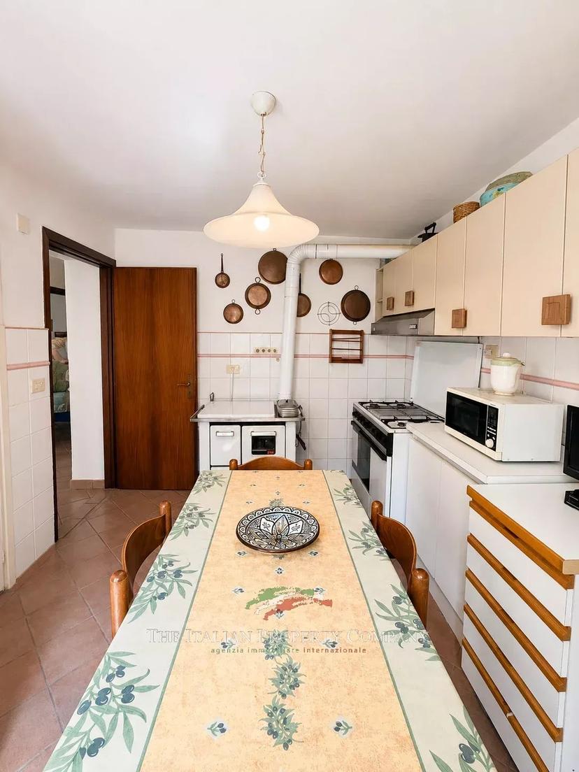 Appartamento in Via Antonio Gramsci, 10, Perinaldo