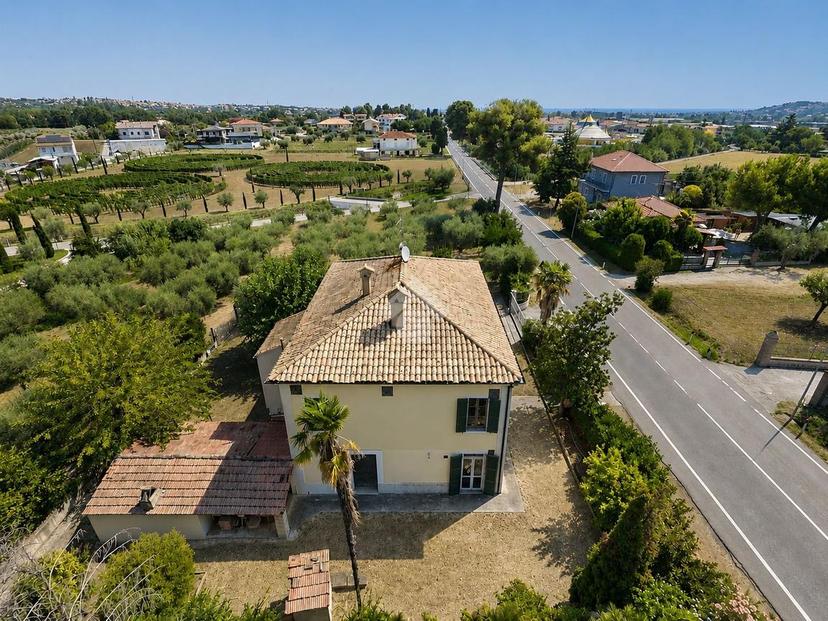 Villa in Via Nazionale per Teramo 236, Giulianova
