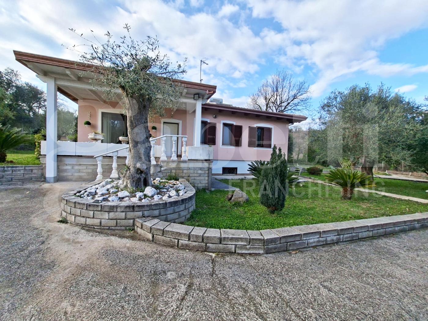 Casa indipendente in Viale Santa Reparata Snc, Teano