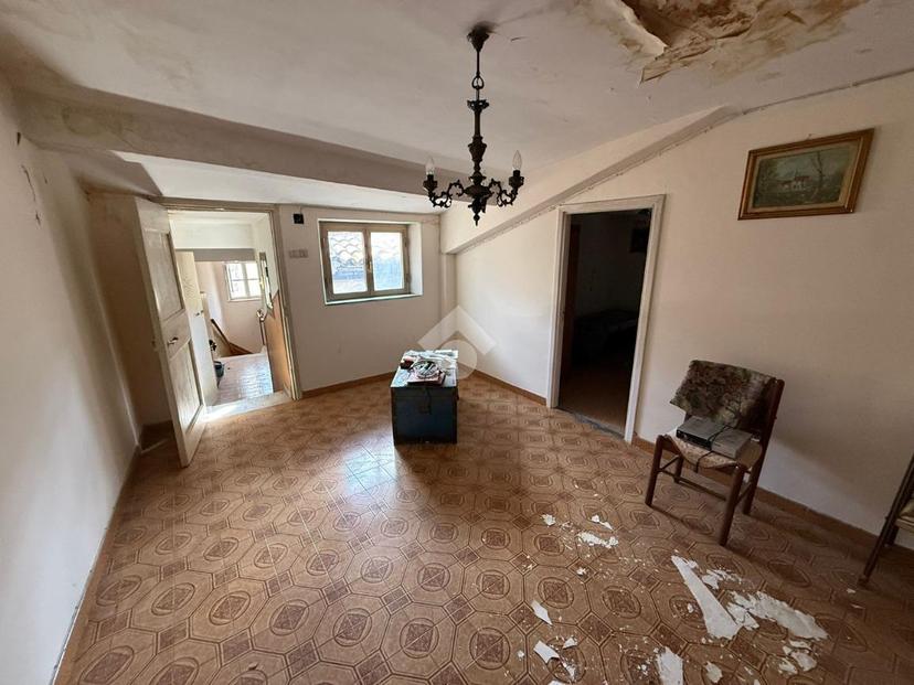 Trilocale in Piazza Luigi Favale 1, Subiaco — foto 2 di 5