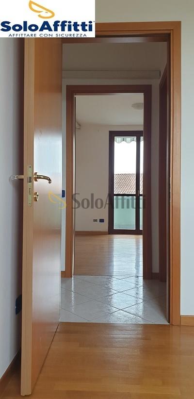 Trilocale in Via Galvani  2, Solaro — foto 4 di 5