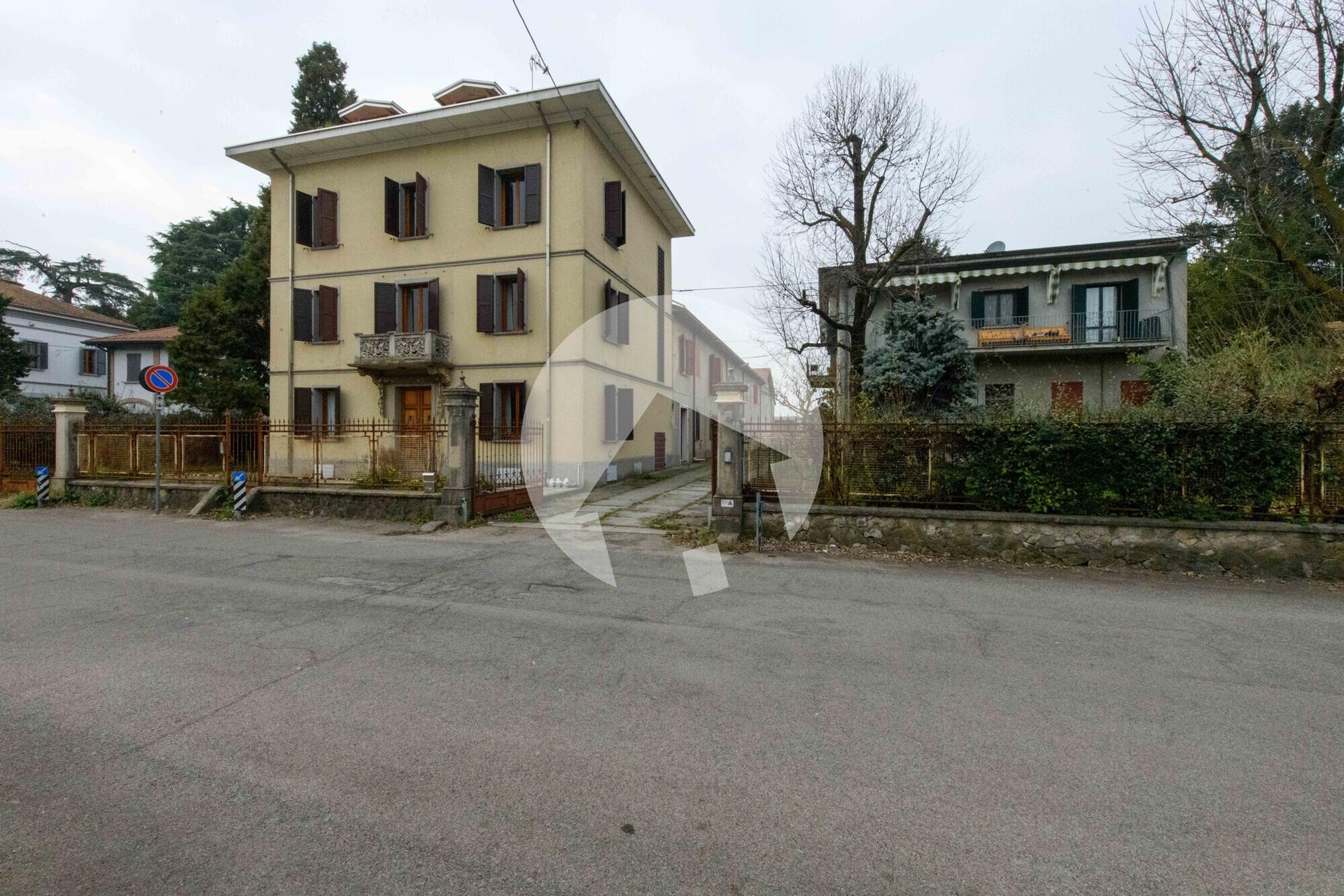 Villa unifamiliare in Viale IV Novembre 10, Bibbiano