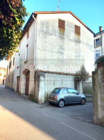 Terratetto unifamiliare in Piazza Umberto I, Besana in Brianza
