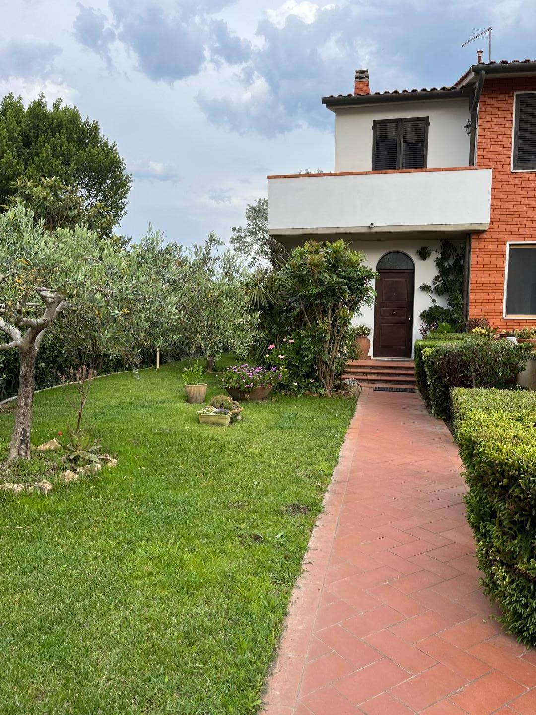Villa trifamiliare, San Giuliano Terme