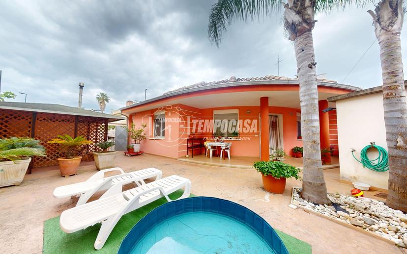 Villa in Via Giosuè Carducci 28, Aradeo — foto 3 di 5