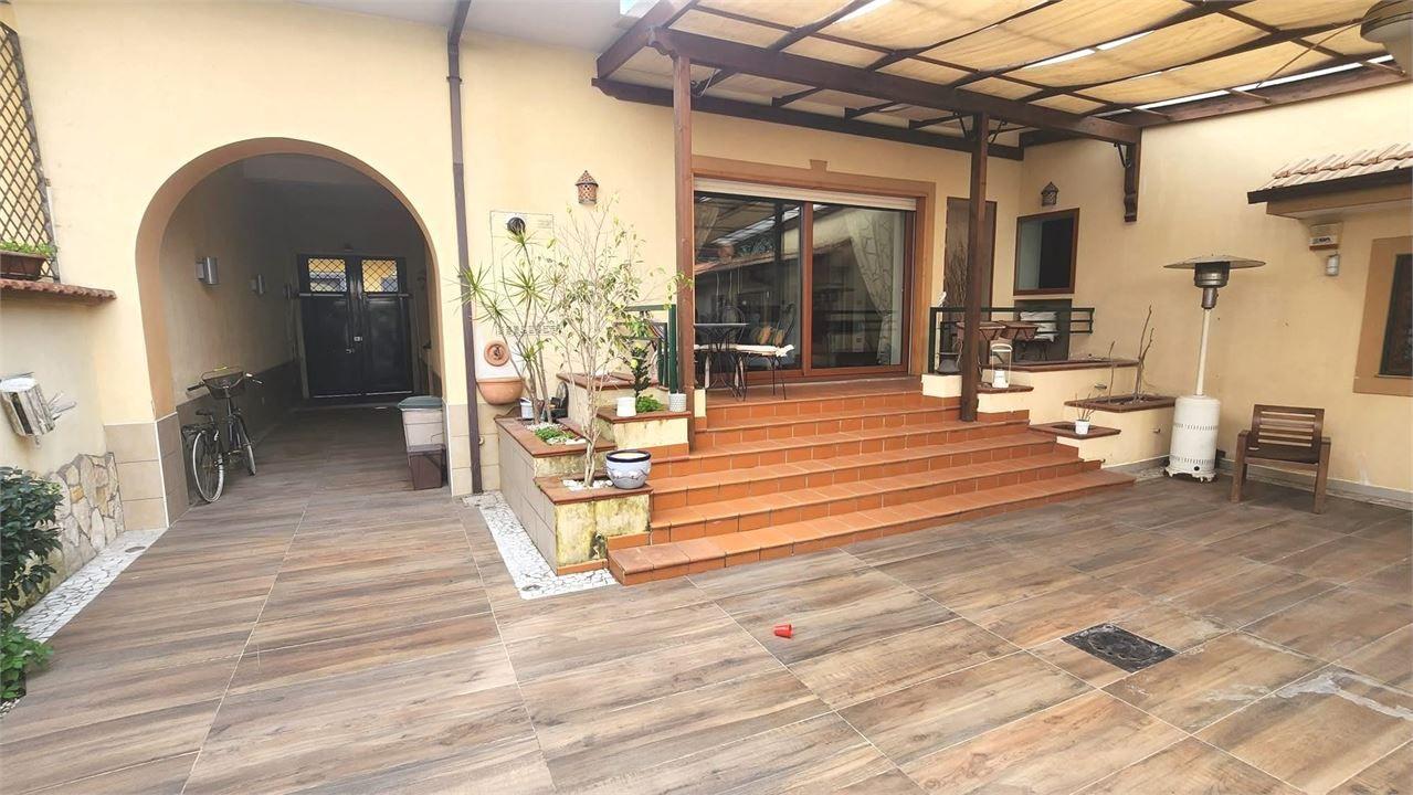Villa, Casoria