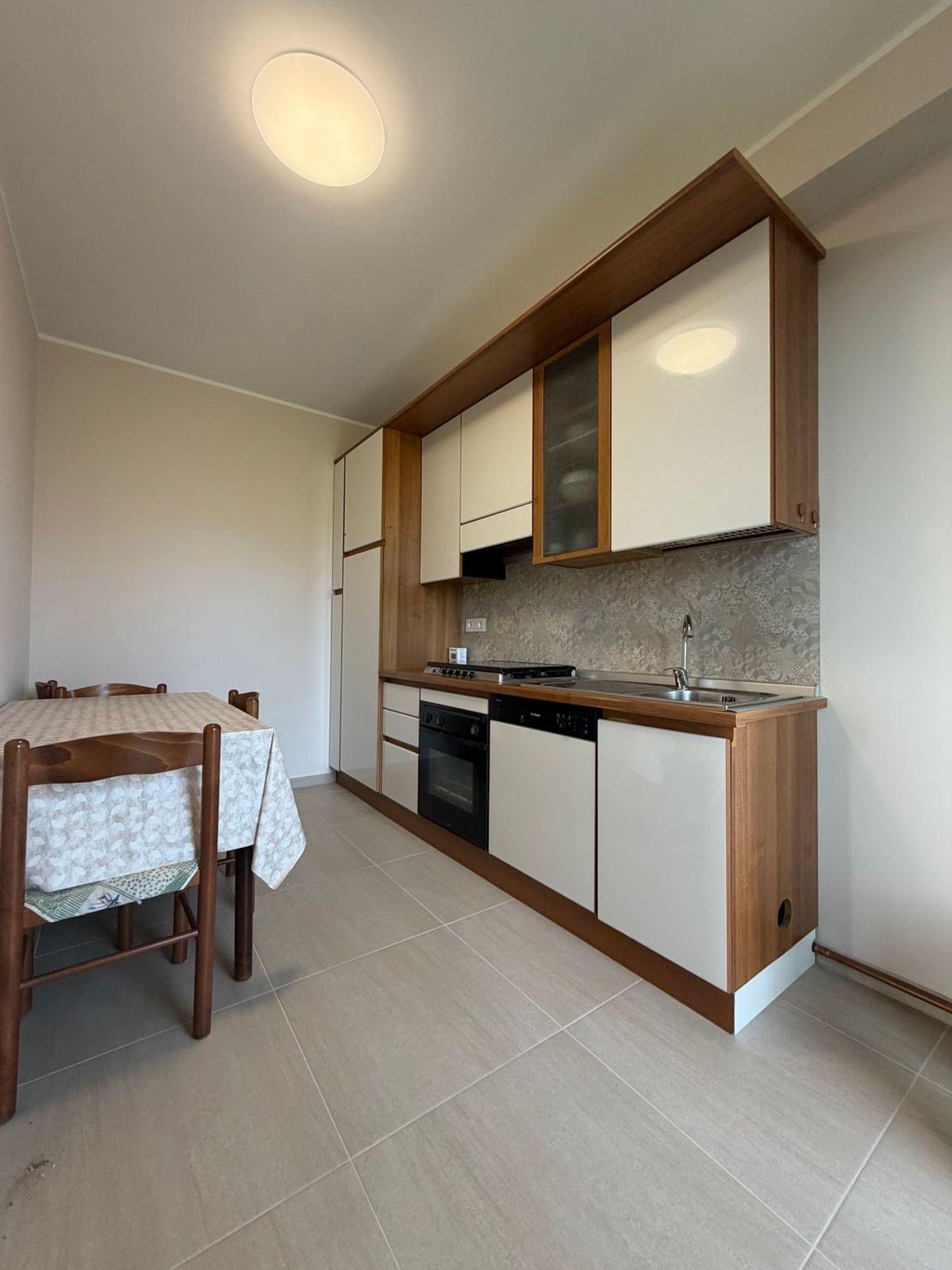 Appartamento in Adino Barcarelli 6, Tolentino