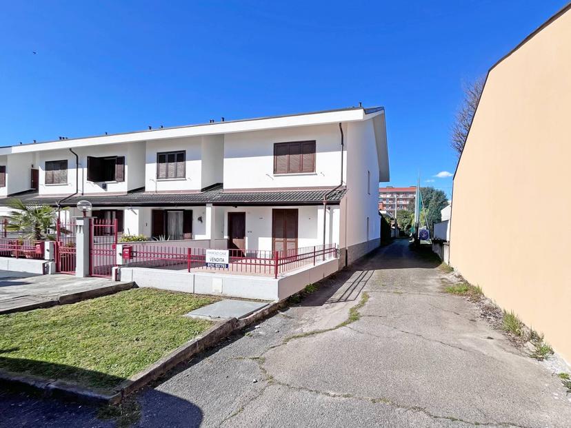 Casa indipendente in Piazza Aldo Moro 1, Pinerolo — foto 3 di 5