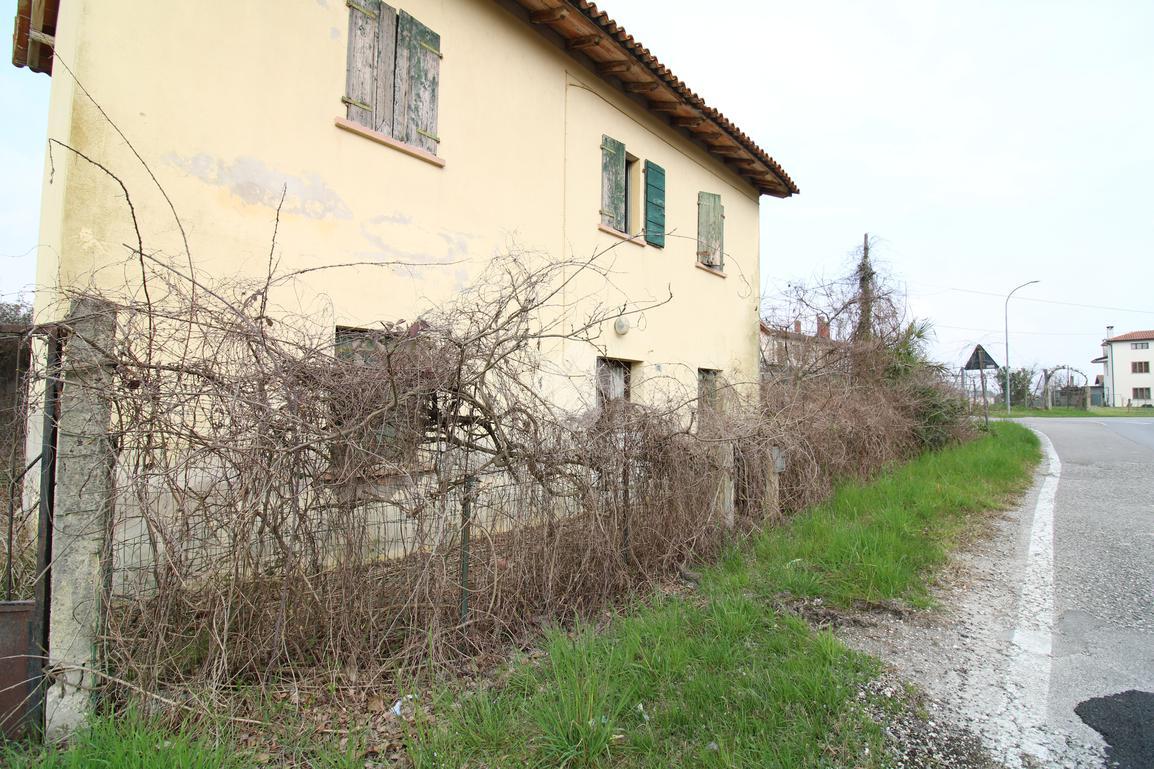 Casa indipendente in Via S. Francesco, Gruaro
