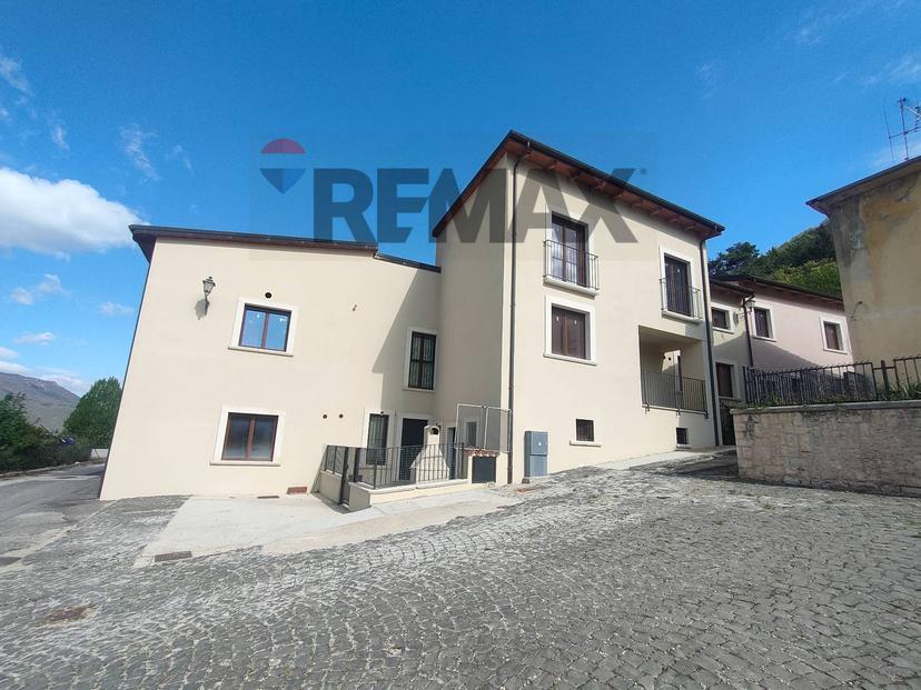 Casa indipendente in Viale Rimembranza 22, Fagnano Alto — foto 3 di 5