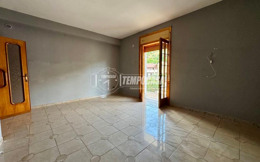 Trilocale in Via Alberto Altieri, Castel Morrone — foto 3 di 5