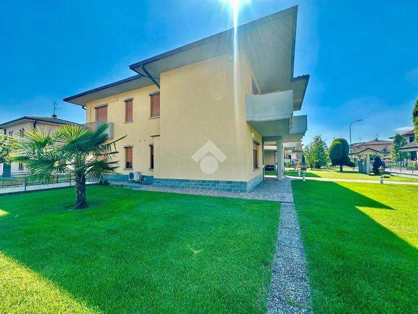 Villa in Via Locatelli 64, Martinengo — foto 4 di 5