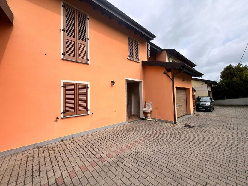 Villa trifamiliare in Torre Sachetti 45, Stradella — foto 4 di 5