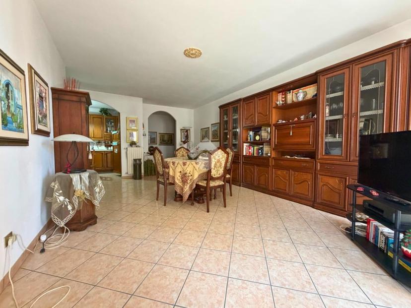 Quadrilocale in Piazza Vittorio Veneto 26, Santhià — foto 2 di 5