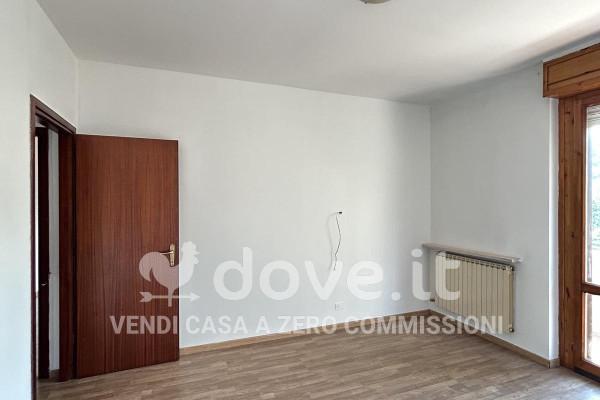 Trilocale in Via Raffaello Sanzio 5, Romentino — foto 3 di 5