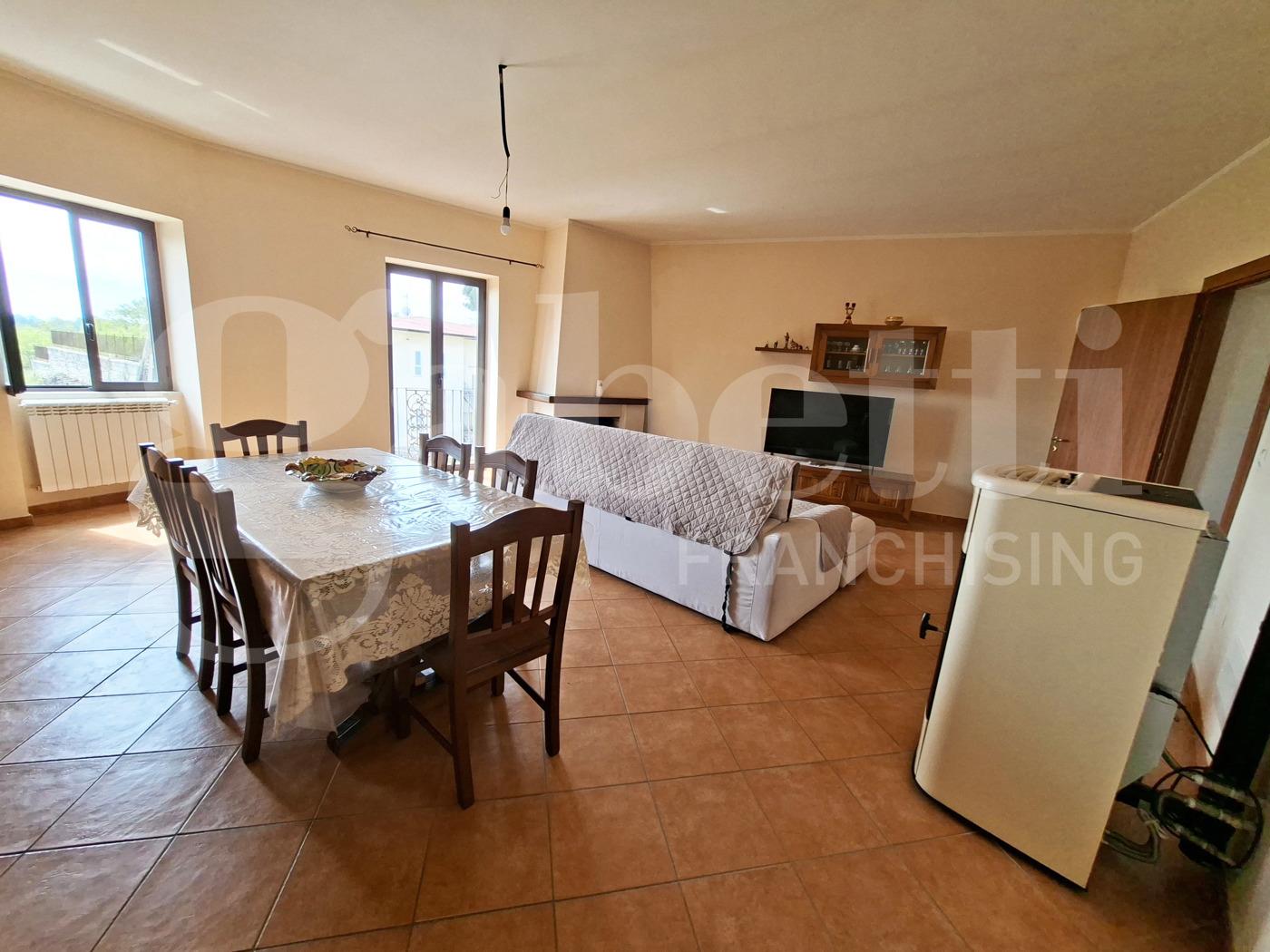 Casa indipendente in Marzano Appio Snc, Marzano Appio