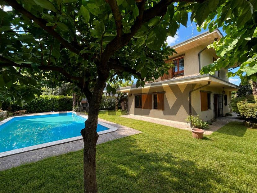 Villa in Via Manara 56, Lesmo — foto 2 di 5