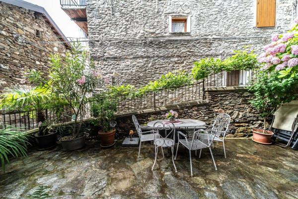 Sasso in Vicolo Mercanti in Veneto, Pianello del Lario — foto 2 di 5