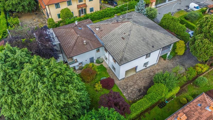 Villa in Via Ugo Foscolo 5, Mozzo — foto 2 di 5