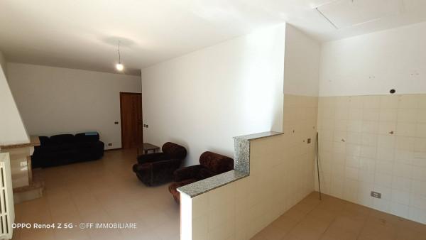 Trilocale in Via Gaspare Spontini, Montottone