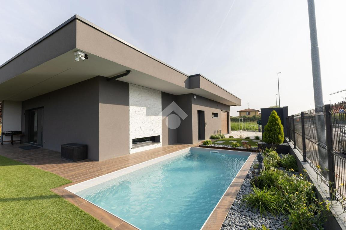 Villa in Via Zomer 21, Pralboino