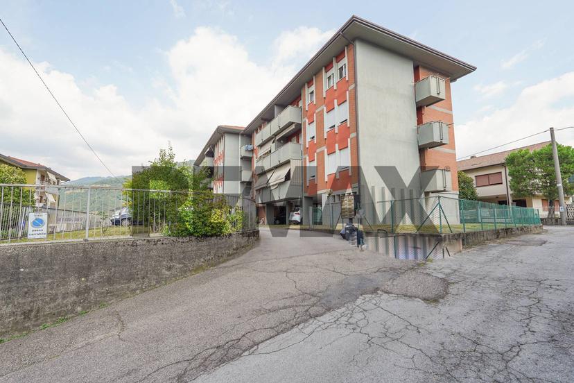Quadrilocale in Via Martiri della Libertà 1, Casnigo — foto 3 di 5