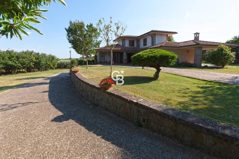 Villa in Località Riario Snc, Caprarola