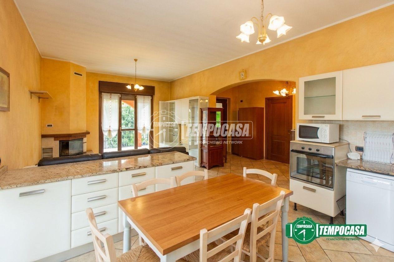 Villa in Via Matteotti 46, Lonate Pozzolo