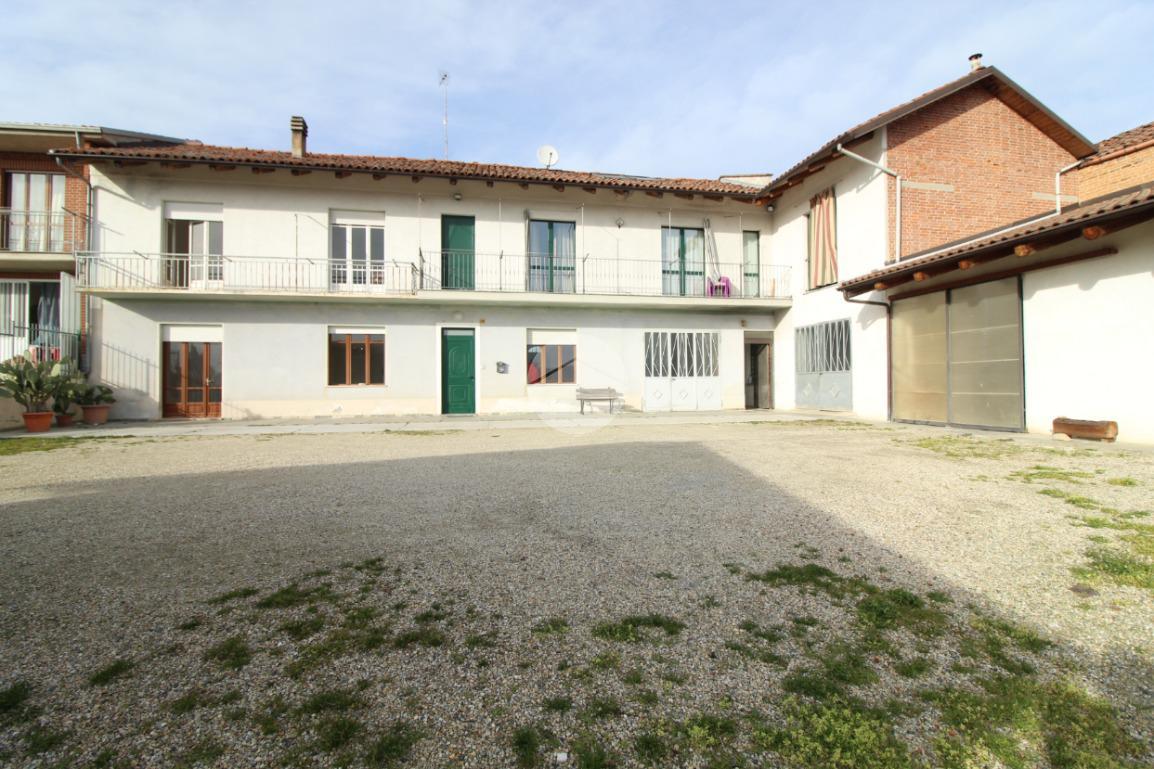 Casa indipendente in Frazione S. Giacomo 114, Montaldo Roero
