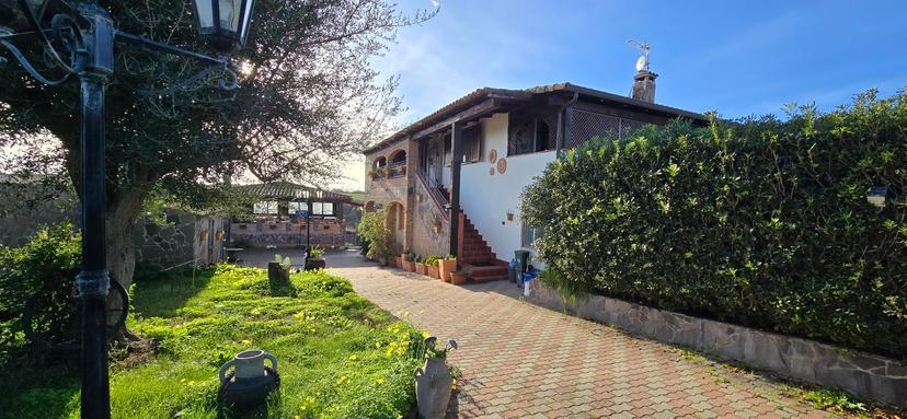Villa bifamiliare in Via Remo Branca  34a, Sassari — foto 4 di 5