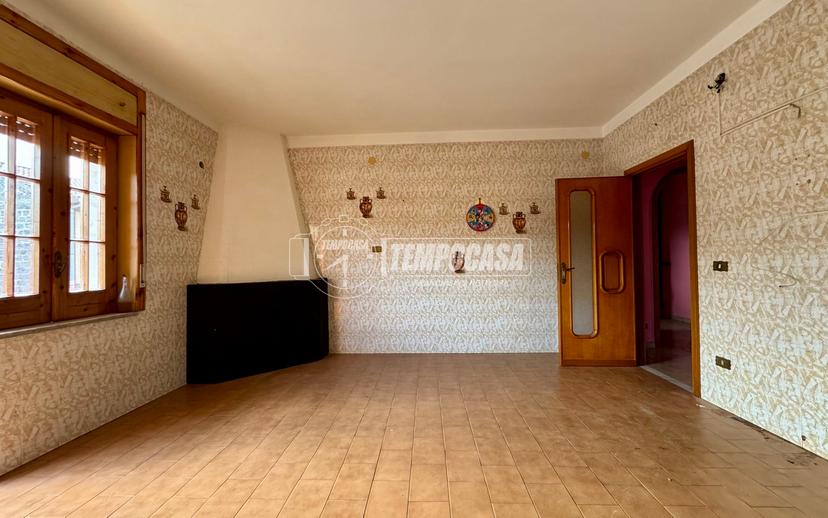 Trilocale in Via Alberto Altieri, Castel Morrone — foto 2 di 5