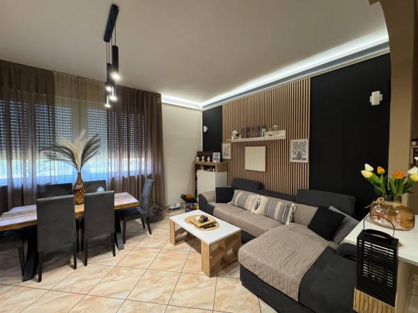 Trilocale in Via Duca d'Aosta 101, Romano di Lombardia — foto 3 di 5