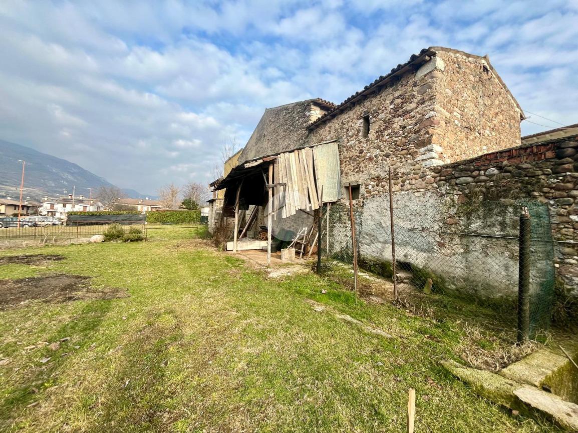 Casa indipendente in Via Ceredello di Sotto, Caprino Veronese