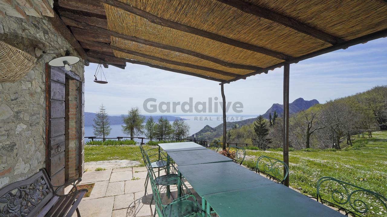 Villa in Via a. Volta, Gargnano