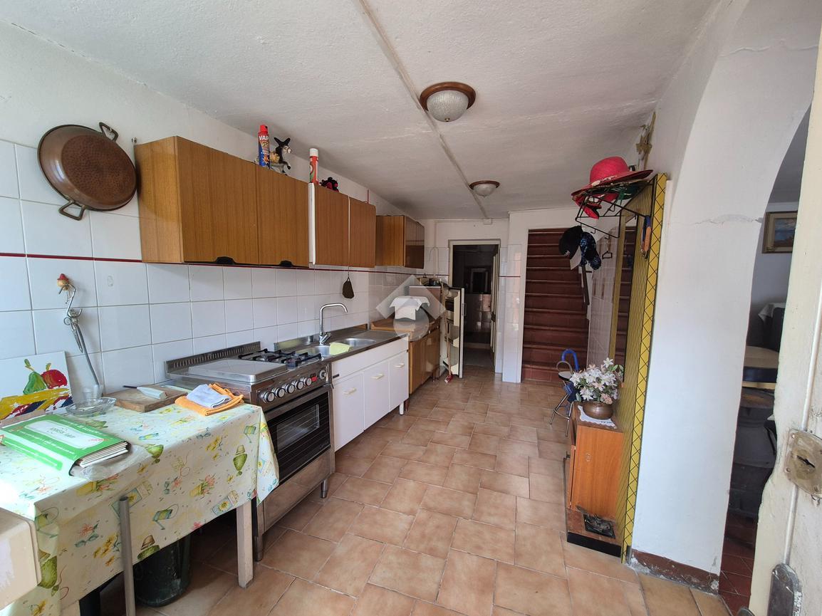 Casa indipendente in Località Borzano, Canossa