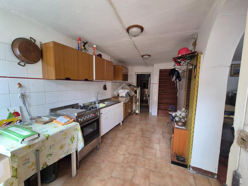 Casa indipendente in Località Borzano, Canossa