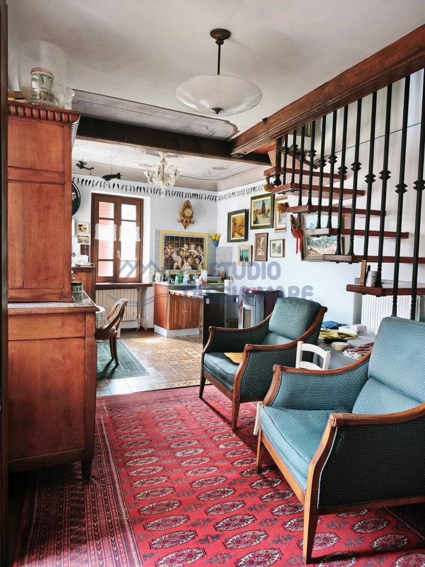 Porzione di casa in Via Roma, Montalto Carpasio